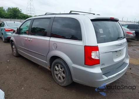 2011 Chrysler Town & Country Touring z USA, uszkodzony, nr VIN 2A4RR5DG3BR624976